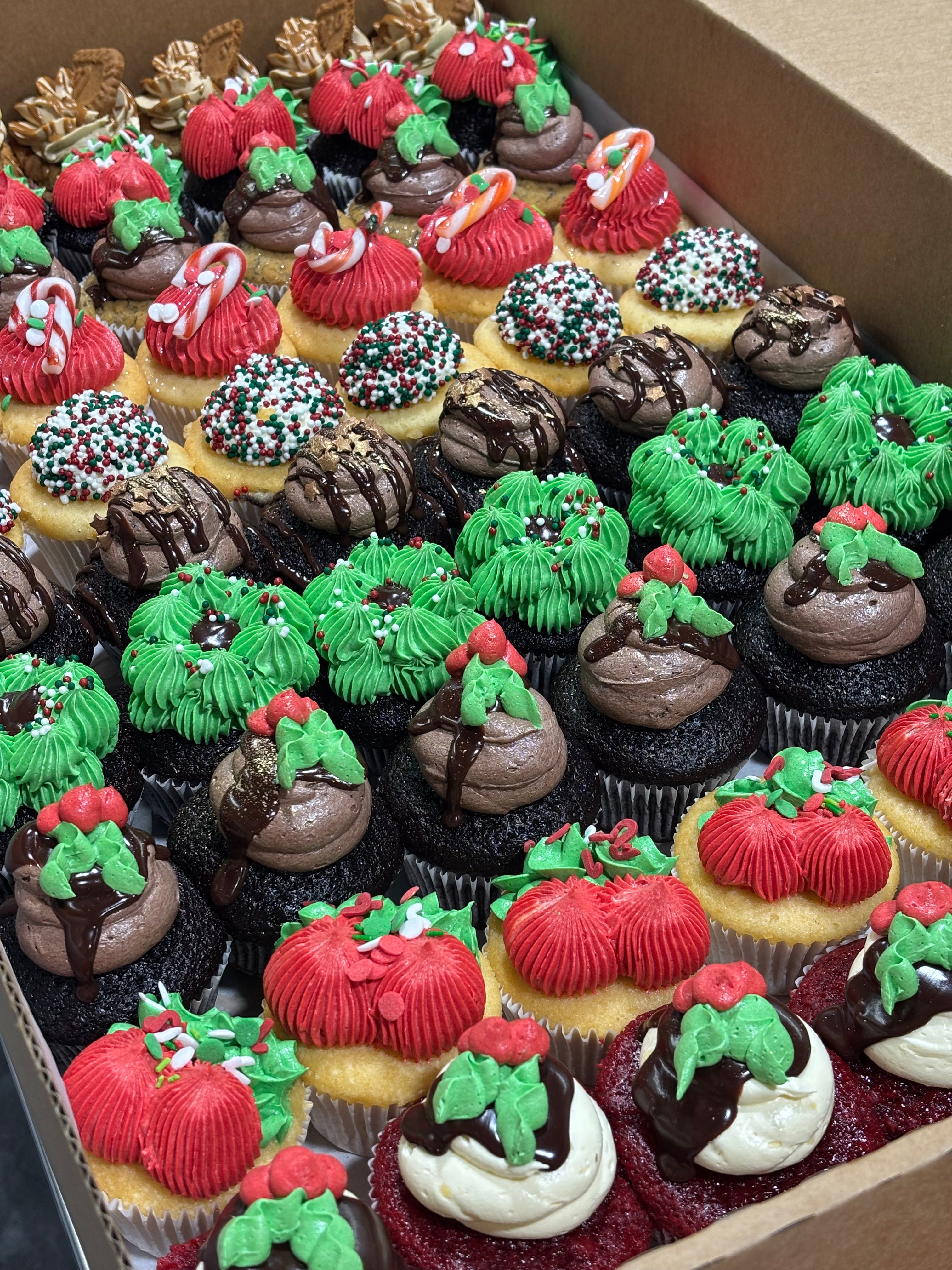 12 Pack Christmas Cupcakes