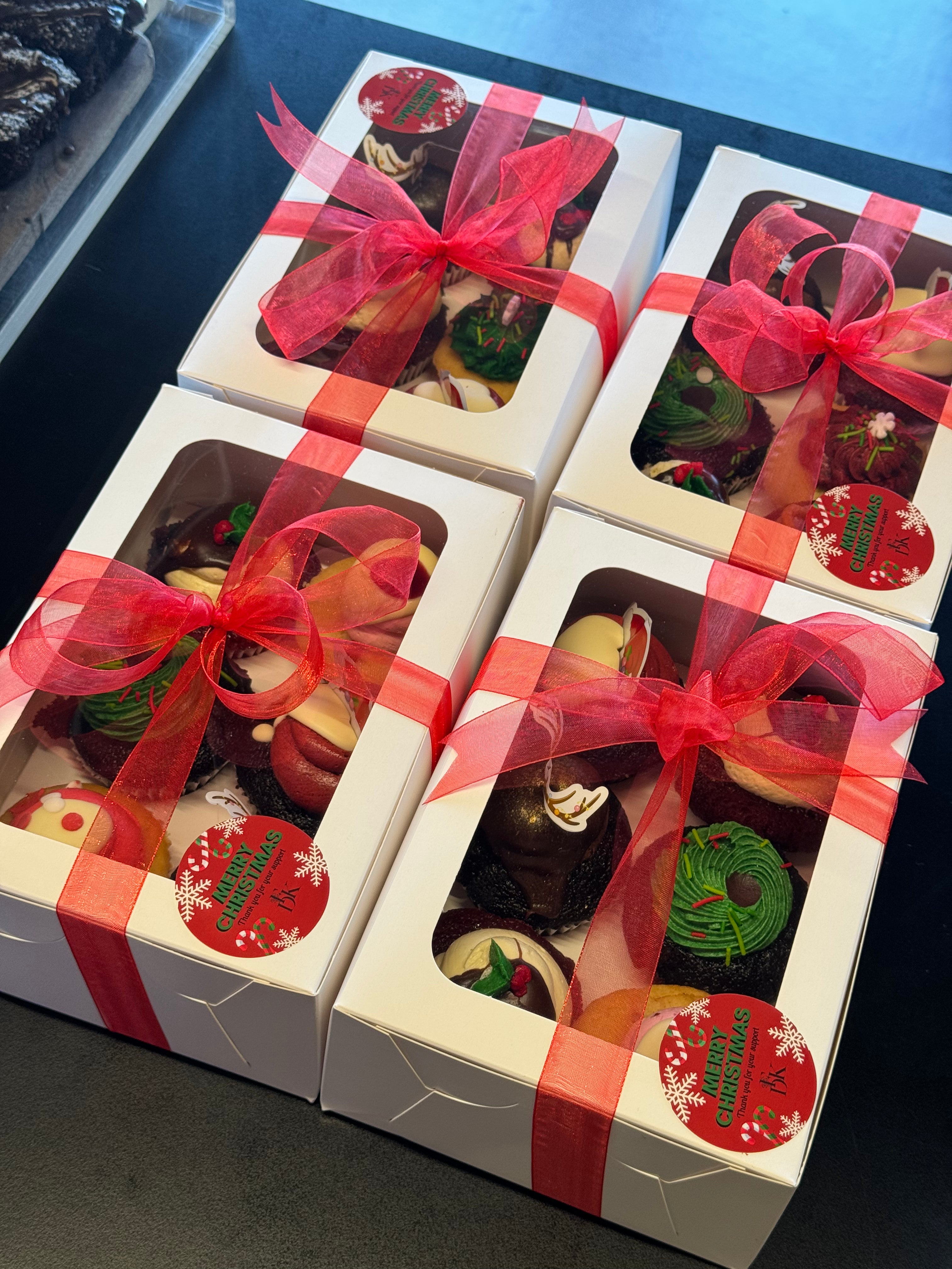 6 Pack Christmas Cupcakes